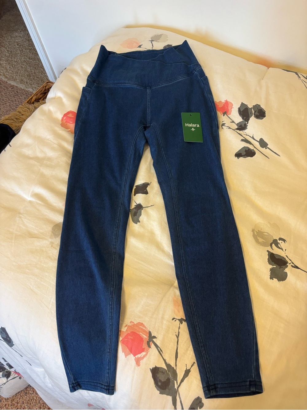 HALARA Women’s Crossover denim begin